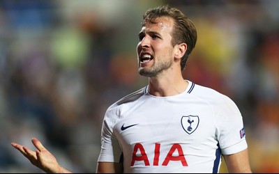 101博体育独家-J罗与网红合作拍视频